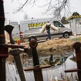 Von überall her kommen die Menschen, um ihren alten Krempel loszuwerden - egal ob Teppiche, kaputte Fernseher oder versiffte Matratzen. Insgesamt gibt es in Hamburg zwölf Recyclinghöfe.