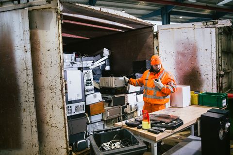 Ein Riesengeschäft ist der Müll für die städtischen Entsorgungsbetriebe nicht. "Wir versuchen kostendeckend zu arbeiten, aber wir machen keinen Gewinn", sagt der Leiter der Hamburger Recyclinghöfe.