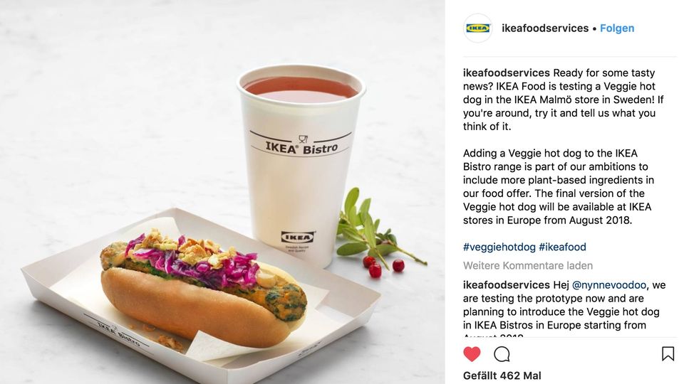 Ein vegetarischer Hot Dog von Ikea