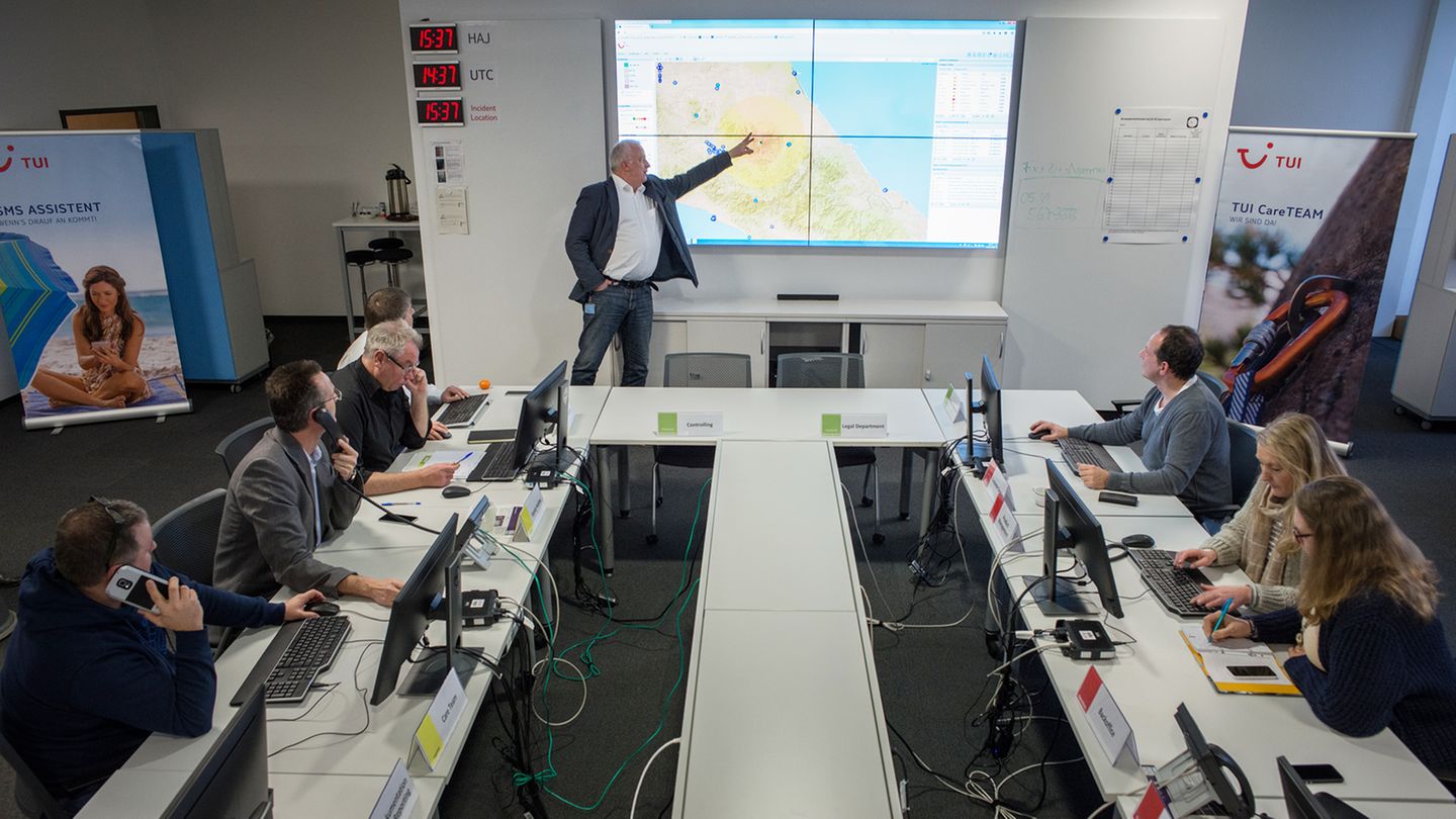 Tui-Krisenzentrum Deutschland mit Leiter Ulrich Heuer