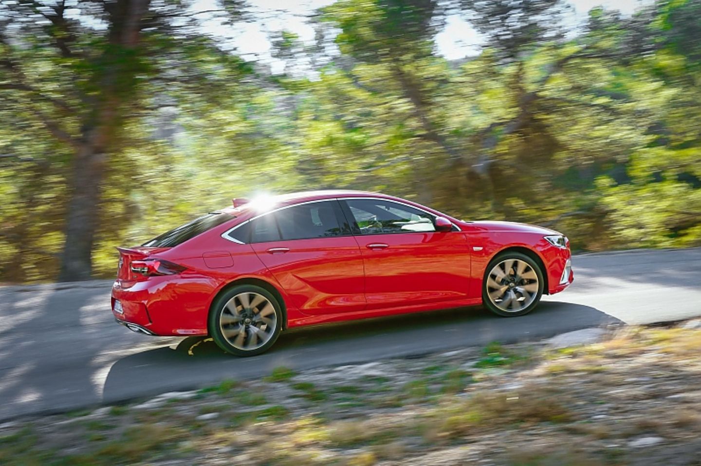 Der Opel Insignia GSi Grand Sport ist 4,91 Meter lang