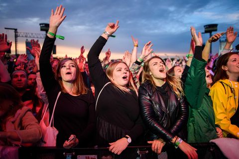 Line-up beim Lollapalooza Festival 2018: Festivalbesucher jubeln beim Lollapalooza 2017