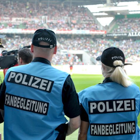 Fanbegleiter der Polizei im Weserstadion in Bremen