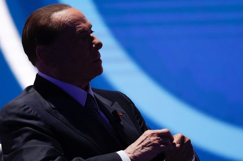 Der Mann im Schatten mag den Schatten nicht: Silvio Berlusconi zieht im Mitte-Rechts-Bündnis die Fäden.
