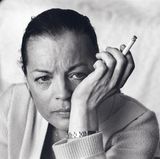 Sie konnte Menschen mit ihrem Lachen ebenso umhauen wie mit ihrer Verzweiflung. Tabletten und Zigaretten immer griffbereit