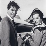 Mit 19 verliebt sie sich in den französischen Schauspieler Alain Delon – und in die Stadt der Liebe