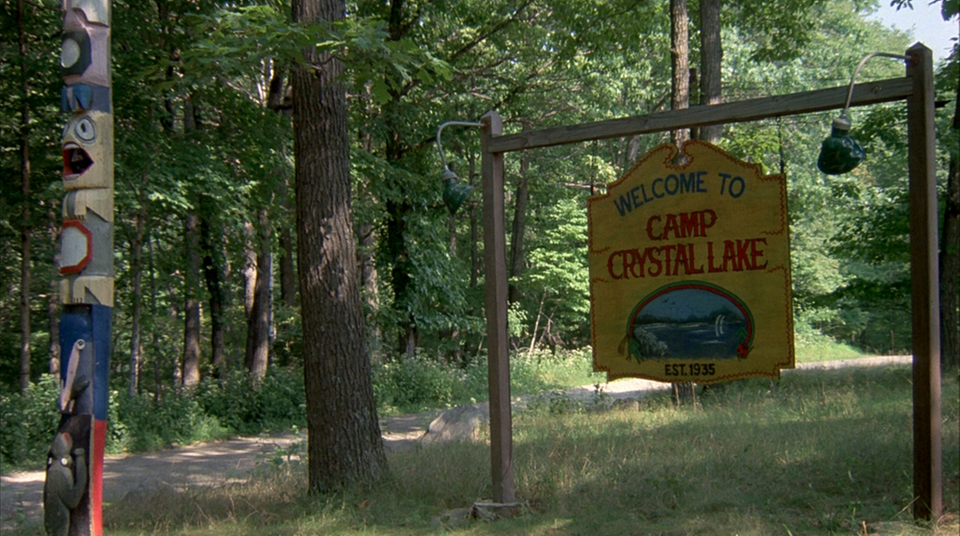 Der Eingang zum Camp Crystal Lake aus dem Film Freitag der 13.