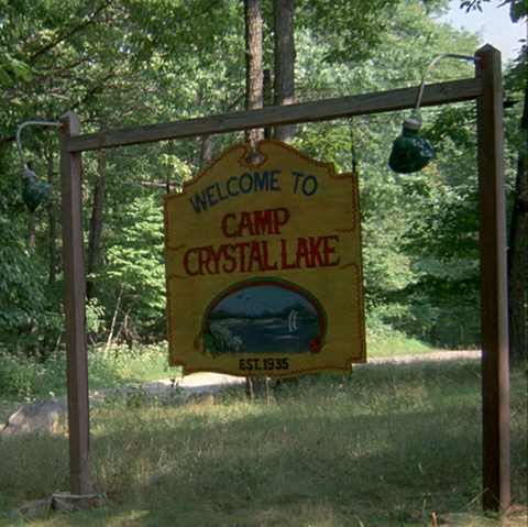 Der Eingang zum Camp Crystal Lake aus dem Film Freitag der 13.