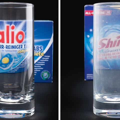 Ergebnis nach 30 Spülgängen: Links der Testsieger Alio Complete, rechts das mangelhafte Produkt "Shine"