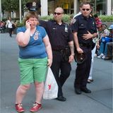 Diese Reaktionen erlebt eine übergewichtige Frau