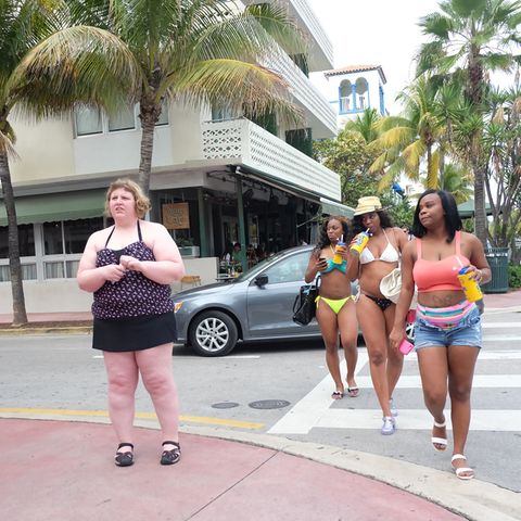 Diese Reaktionen erlebt eine übergewichtige Frau. Das ist Body-Shaming.