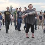 Diese Reaktionen erlebt eine übergewichtige Frau