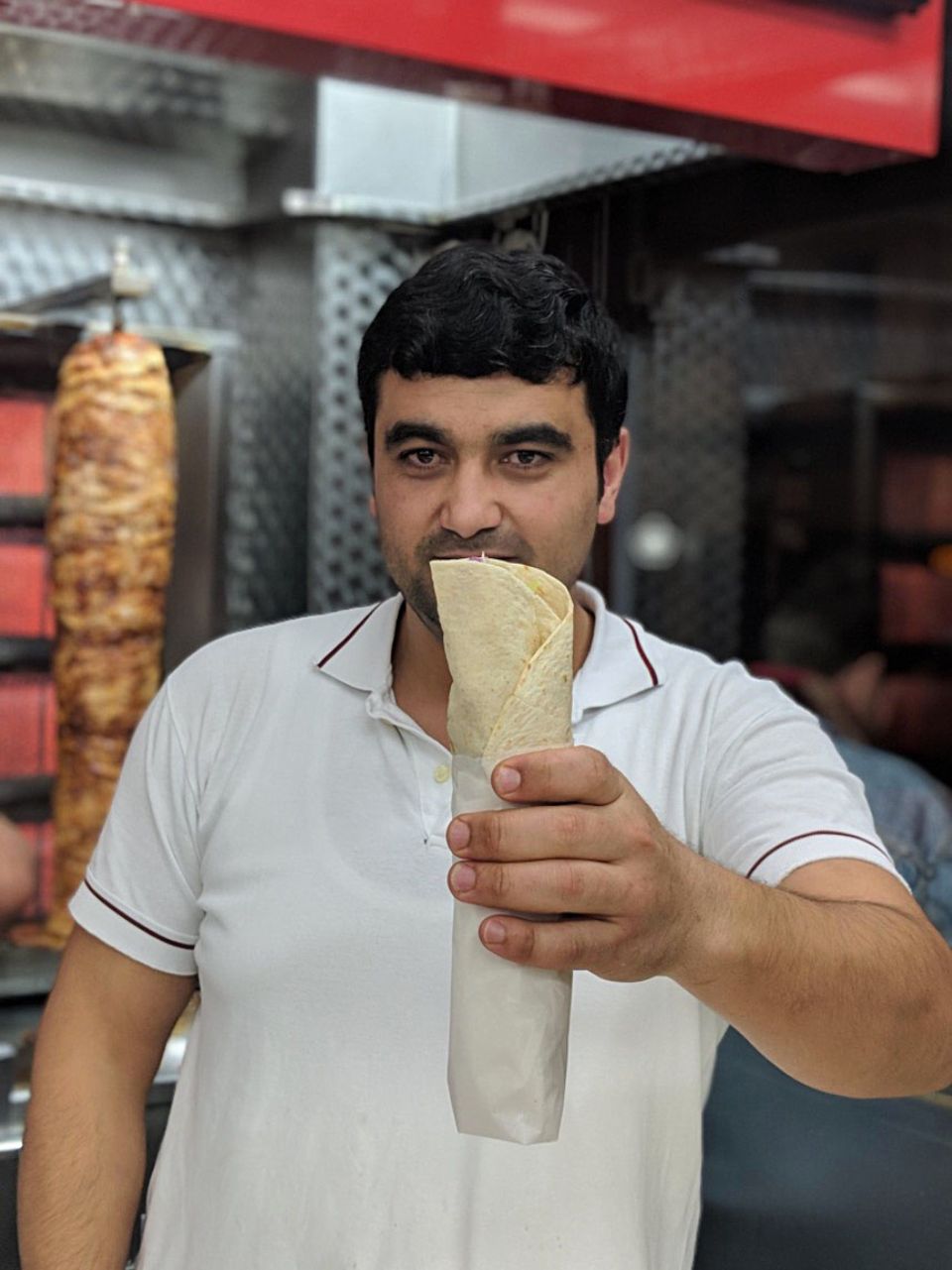Ali Baba's Kebab London Ein Mitarbeiter von Ali Baba's Kebab in London fotografiert von Moya Lothian-McLean.