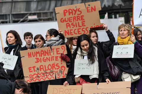 Anwälte protestieren in Paris gegen die geplante Verschärfung der Asylregeln in Frankreich