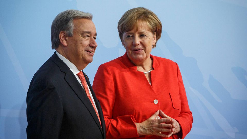 Generalsekretär der Vereinten Nationen: Guterres beim G20-Gipfel mit Angela Merkel Guterres beim G20-Gipfel mit Angela Merkel