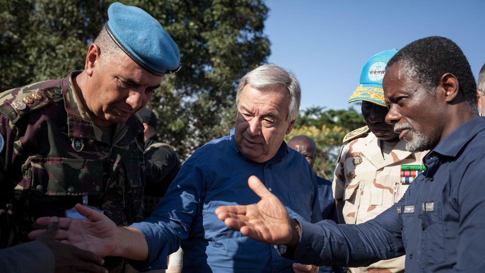 Generalsekretär der Vereinten Nationen: Guterres beim Besuch der Blauhelmtruppen in der Zentralafrikanischen Republik Guterres beim Besuch der Blauhelmtruppen in der Zentralafrikanischen Republik