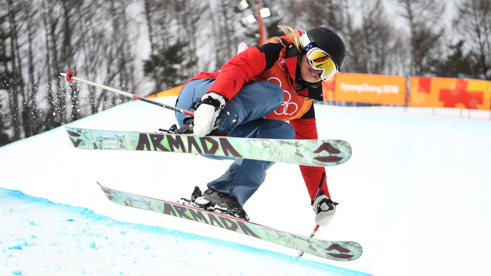 Ski-Freestyle-Dilettantin: Sie ist die schlechteste Sportlerin bei Olympia, aber das stört sie nicht Ski-Freestyle-Dilettantin: Sie ist die schlechteste Sportlerin bei Olympia, aber das stört sie nicht