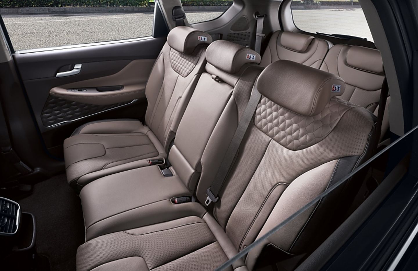 Hinten gibt es im Hyundai Santa Fe jede Menge Platz