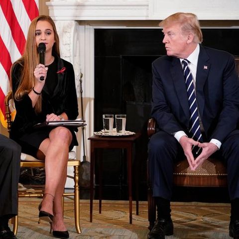 Donald Trump mit Überlebenden des Parkland-Massakers - Er ist offen für die Idee, Lehrer zu bewaffnen