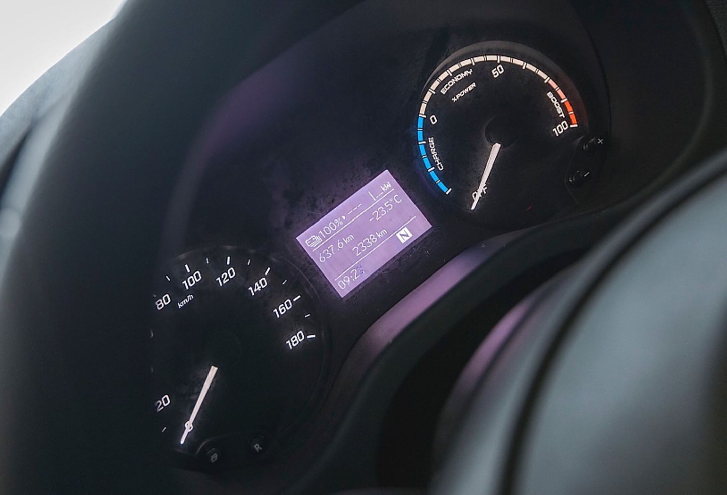 Mercedes eVito Wintertest in Arjeplog: Das Termometer zeigt 23,5 Grad Minus an