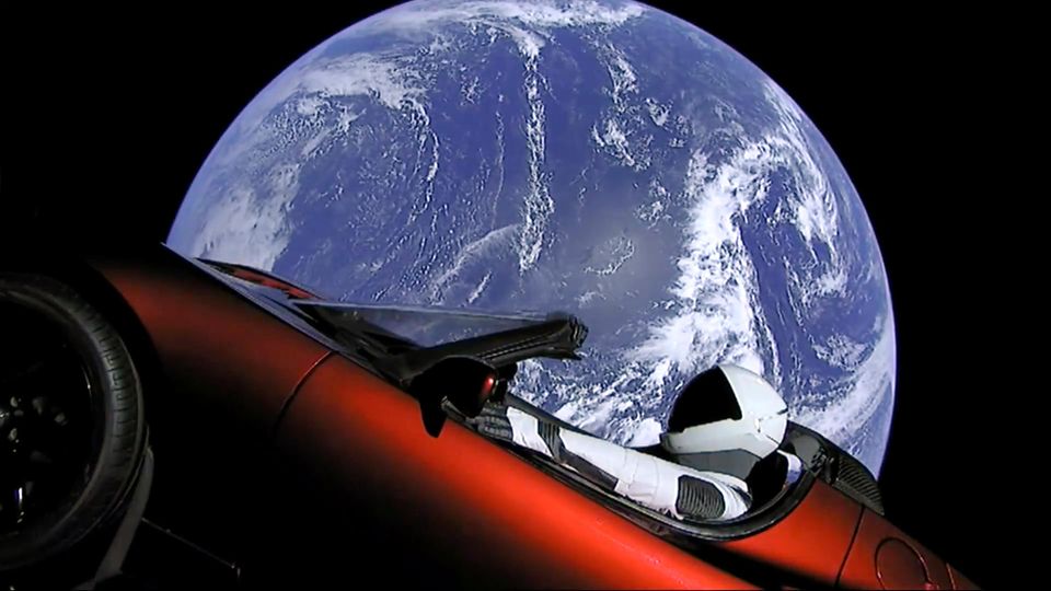 Elon Musk schießt Tesla ins All: Geglückter Start der "Falcon Heavy"