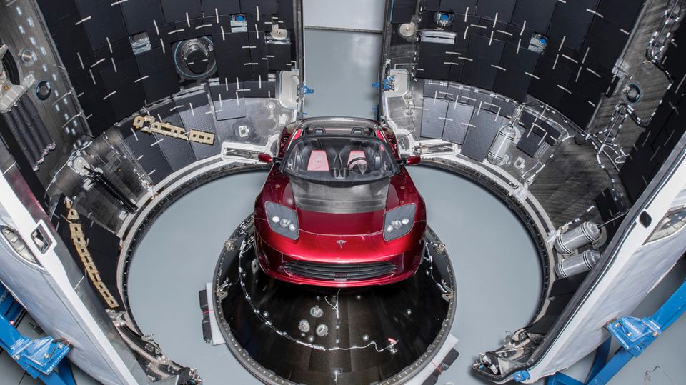 Raumwunder: Der Tesla als Nutzlast zeigt, wie groß die Ladebucht der "Falcon Heavy" ausfällt