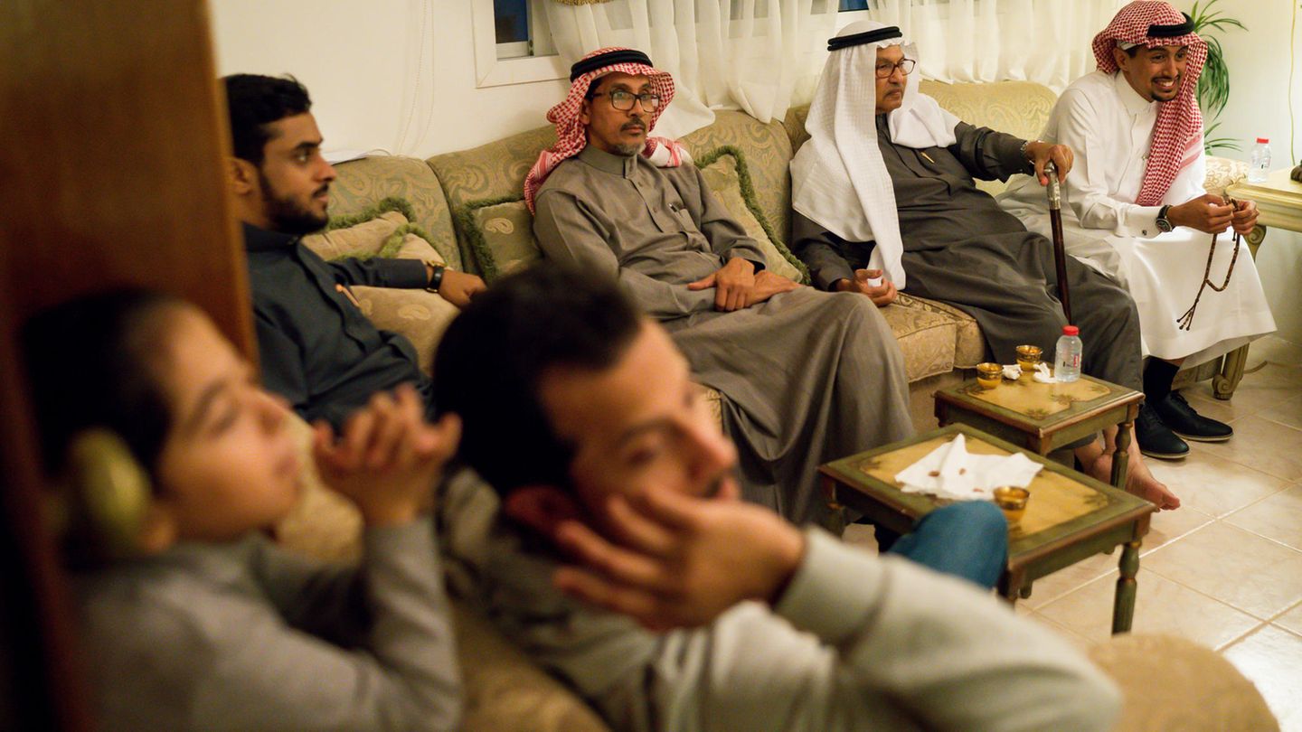 Der "Diwan" tagt – die traditionelle Männerrunde eines Clans
