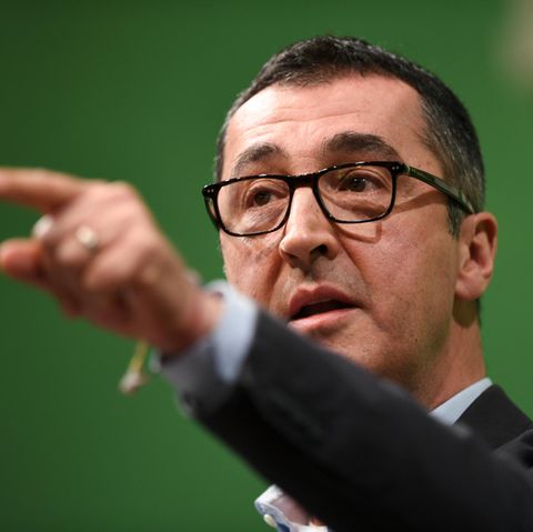 Grünen-Politiker Cem Özdemir hat die AfD im Bundestag als "Rassisten" bezeichnet