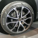 Auch auf den Radnaben des Ateca findet sich das kupferfarbene Cupra-Symbol