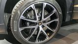 Auch auf den Radnaben des Ateca findet sich das kupferfarbene Cupra-Symbol