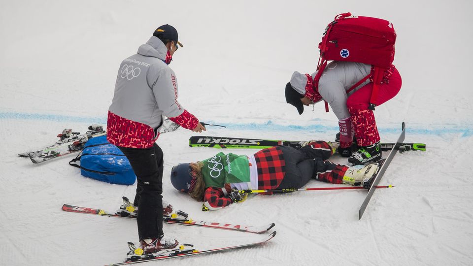 Der Skicross-Wettbewerb der Frauen endete für die Kanadierin India Sherret im Krankenhaus - bei weitem nicht der erste schwere Sturz in Pyeongchang