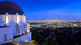 Griffith Observatory, Los Angeles, USA: "…denn sie wissen nicht, was sie tun"  Oberhalb von Los Angeles steht auf der Südseite des Mount Hollywood das Planetarium, wo James Dean 1955 die Person Jim Stark verkörperte, die von anderen Jugendlichen zu einer Mutprobe gezwungen wurde.