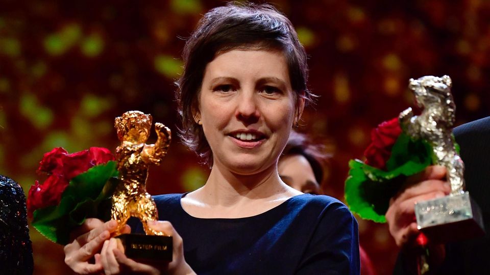 Regisseurin Adina Pintilie präsentiert ihren Goldenen Bären
