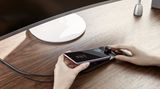 Wie das Galaxy S8 lassen sich auch die neuen Smartphones per Dex-Dock zu einem PC umwandeln, der dann mit Maus und Bildschirm bedient wird.