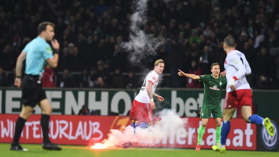 Wie sich die HSV-Anhänger beim Derby benahmen, war mehr als daneben Wie sich die HSV-Anhänger beim Derby benahmen, war mehr als daneben