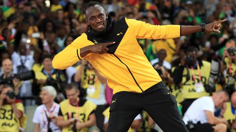 Usain Bolt zeigt seinen berühmten Blitz