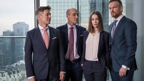 Vier der Hauptdarsteller aus der deustchen Serie "Bad Banks"