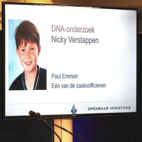 Der Chef der Polizei Limburg, Joep Pattijn, vor einem Bild von Nicky Verstappen