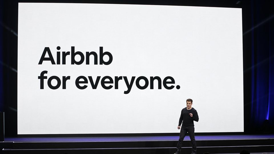 AirBnb-Mitgründer und CEO Brian Chesky spricht auf einer Veranstaltung in San Francisco.