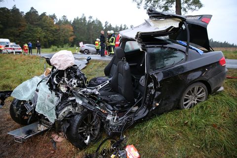 In diesem Auto saß der 34-Jährige, als er im Oktober in den Wagen seiner Ex-Freundin (im Bild hinten) krachte