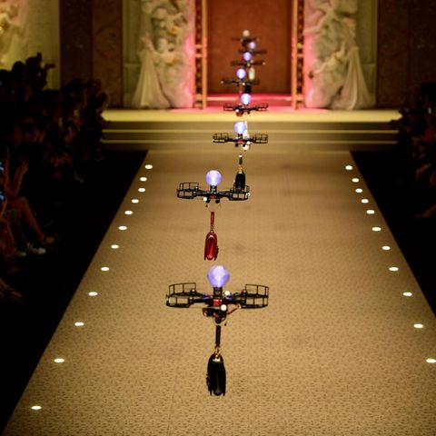 Fliegende Handtaschen bei "Dolce&Gabbana"