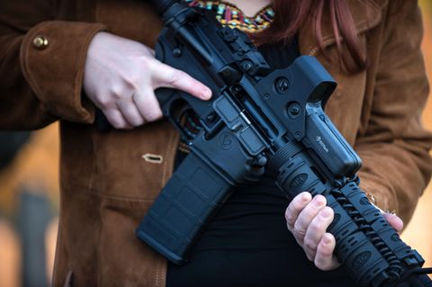 In den USA weiterhin frei verkäuflich, Sturmgewehre wie das AR-15 (im Bild).
