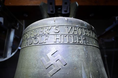 Warum die umstrittene "Hitler-Glocke" im Kirchturm von Herxheim hängen bleibt