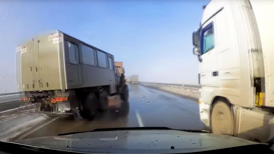 Spektakuläres Ausweichmanöver: Brummifahrer verhindert Unfall mit Rallye-Aktion