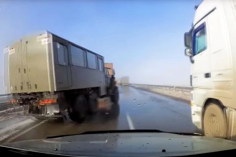 Spektakuläres Ausweichmanöver: Brummifahrer verhindert Unfall mit Rallye-Aktion