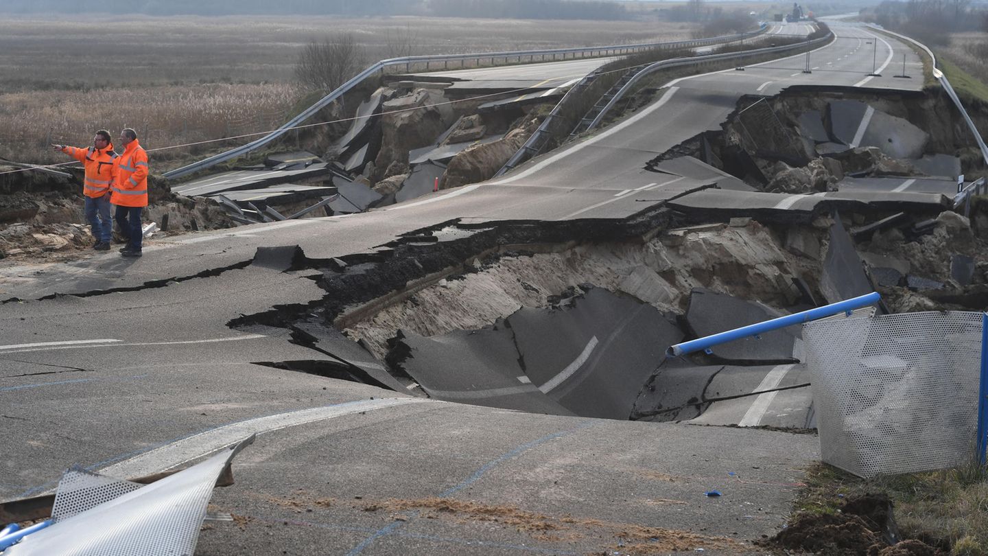 Die abgesackte A20 soll ab Spätsommer wieder einspurig befahrbar sein