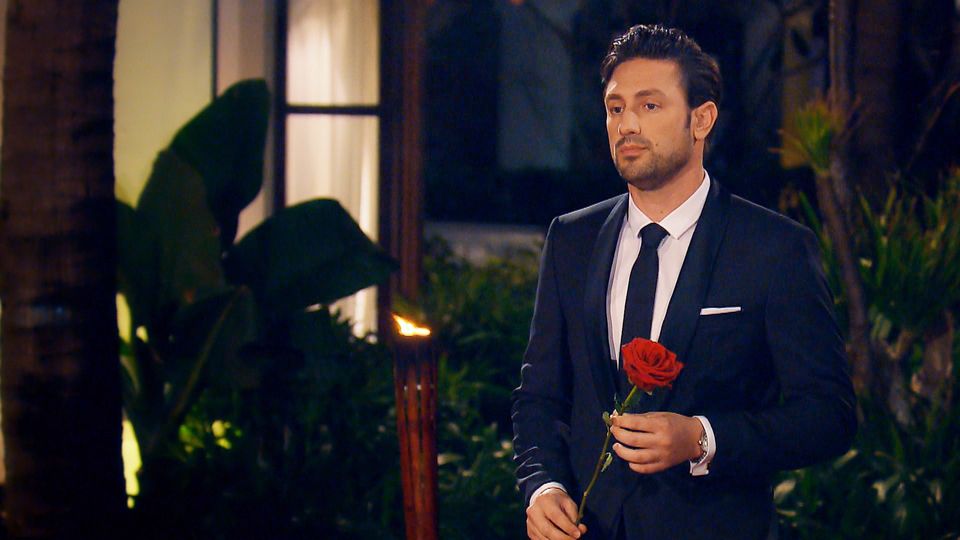 Ex-Bachelor über Daniel Völz: Daniel Völz verteilt neben Rosen auch fleißig Küsse an die Kandidatinnen Daniel Völz verteilt neben Rosen auch fleißig Küsse an die Kandidatinnen