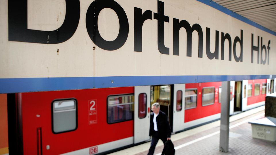 Bahnhofsschild Dortmund