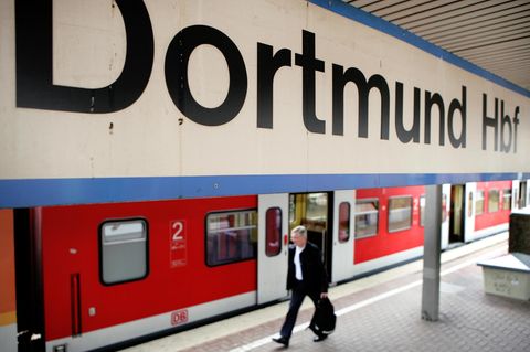 Bahnhofsschild Dortmund