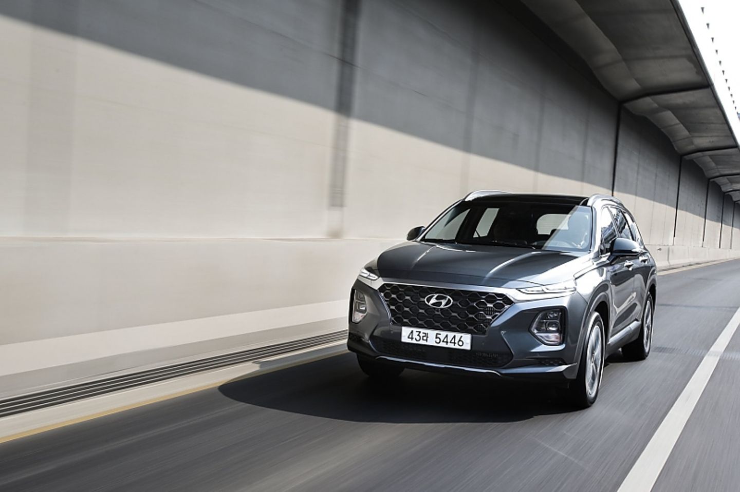 Hyundai Santa Fe 2.0 D - an die neue Hyundai-Front muss man sich erst einmal gewöhnen